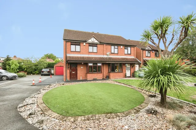 Lambourne Grove, Fordbridge, Birmingham, B37, photo 1