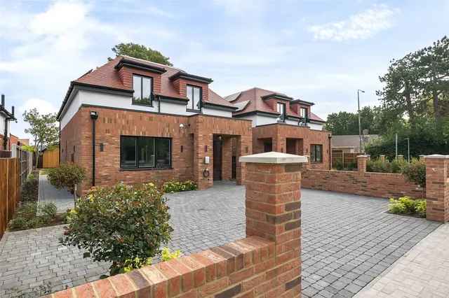Barfield Road, BR1, photo 1