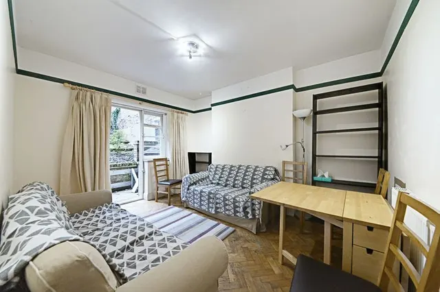 Regent Square, London, photo 1