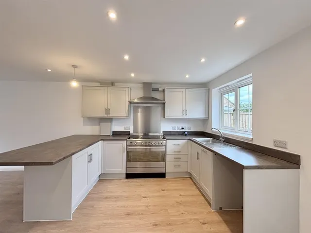 Photo 3 — Brionne Way, Shaftesbury, Dorset SP7 8SL