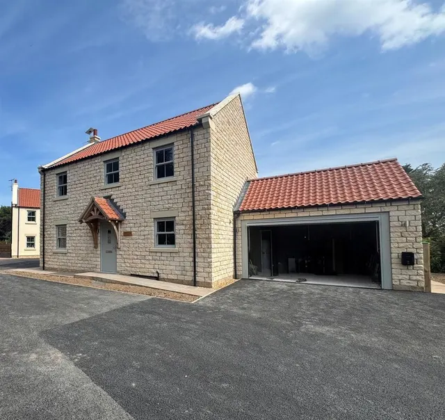 Acre Close, Seamer, YO12, photo 1