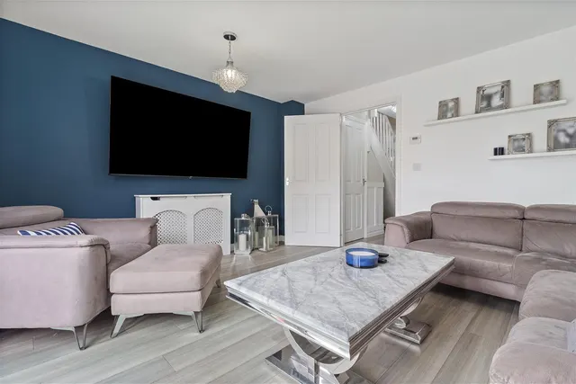 Photo 3 — Bellflower Drive, Worthing