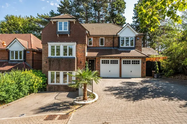 Redtiles Gardens, Kenley, CR8, photo 1