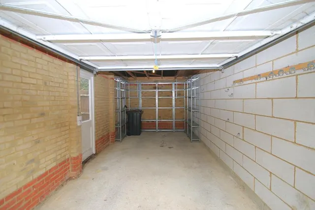 Florence Way, Knaphill, GU21, photo 2