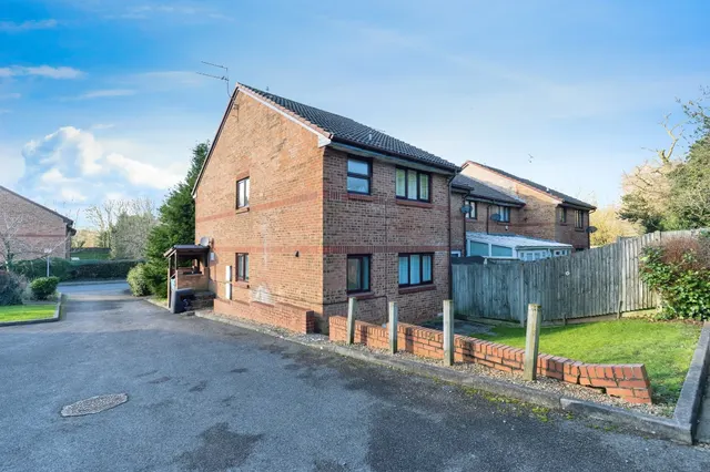 Tudor Close, Hatfield, AL10, photo 1
