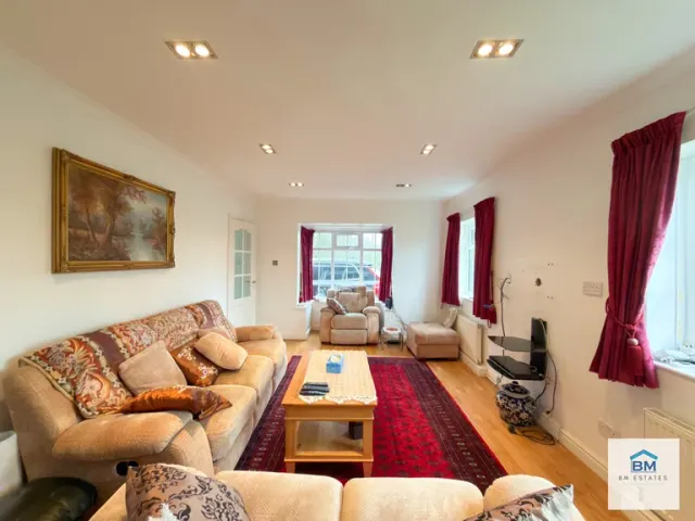 Photo 2 — Burnet Close, Hamilton, LE5 1TQ