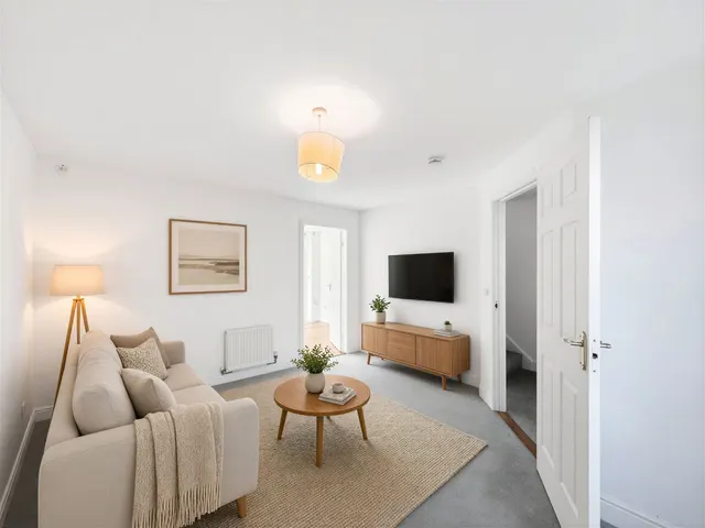Broomhouse Crescent, Broomhouse, EH11, photo 3