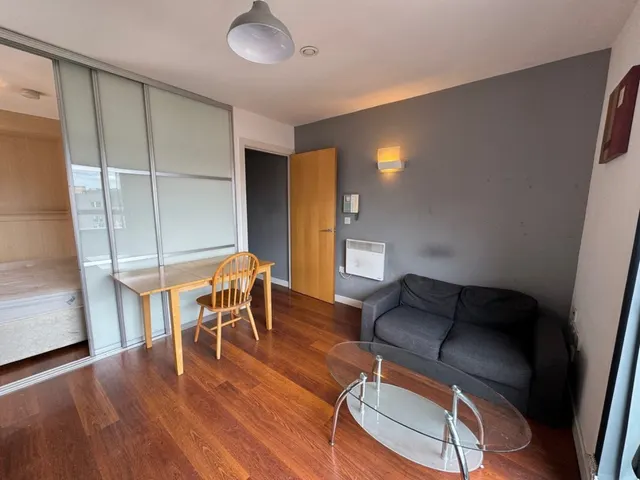 Upper Allen Street, S3, photo 1