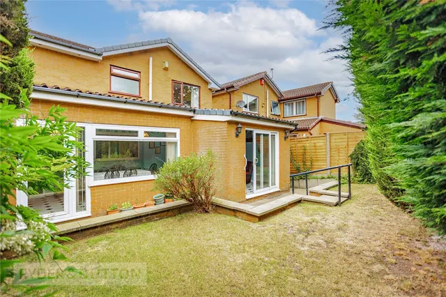 Oakwood, Firwood Park, OL9, photo 2