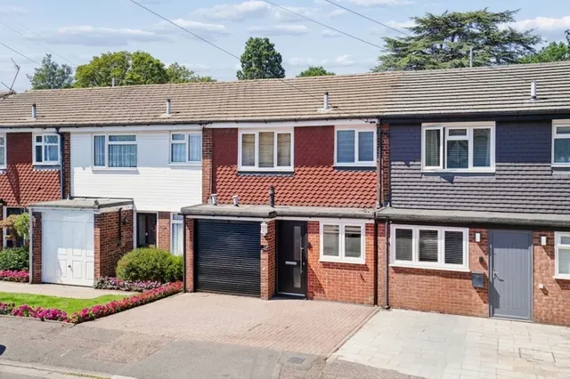 Aintree Close, Uxbridge, UB8, photo 1