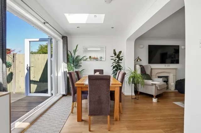 Aintree Close, Uxbridge, UB8, photo 3