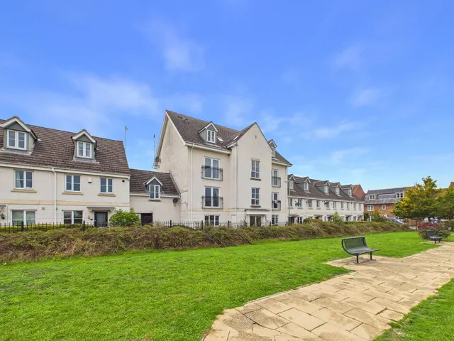 Pintail Close, Cheltenham, GL51, photo 3