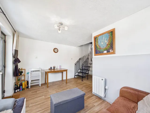 Hilton Close, Manningtree, CO11, photo 3