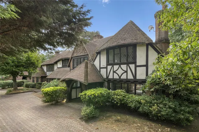 Silverdale Avenue, Walton-on-Thames, Surrey, KT12, photo 1