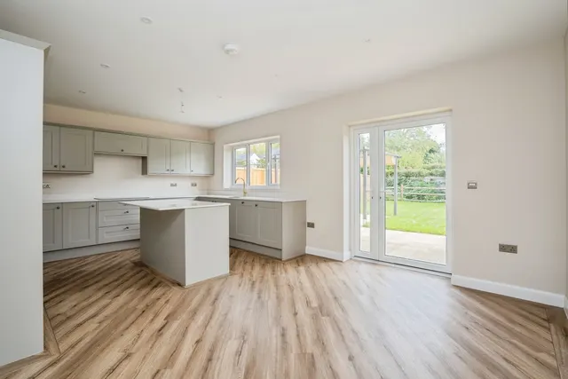 Orchard Close, Bosham, PO18, photo 3