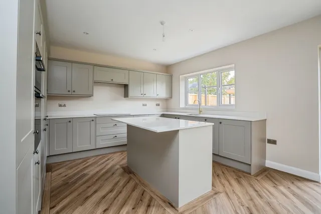 Orchard Close, Bosham, PO18, photo 2