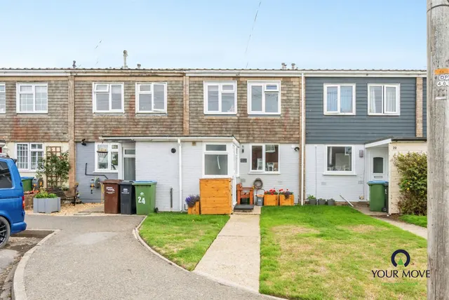 3 bedroom house — Swandene, Bognor Regis, West Sussex, PO21