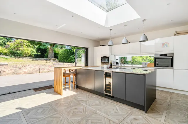 Photo 3 — 28 Grovelands Road, West Purley CR8 4LA