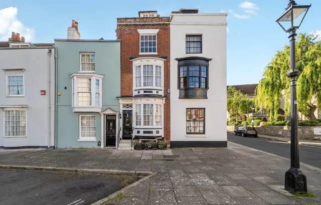 St. Thomas's Street, Old Portsmouth, PO1, photo 1