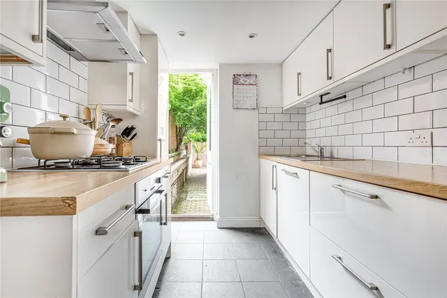 Altenburg Gardens, London, SW11, photo 1