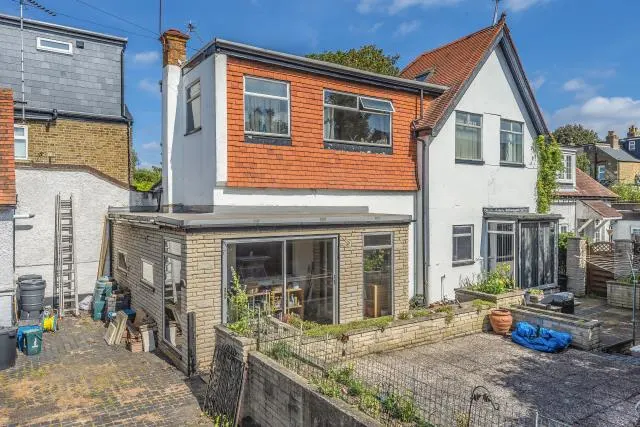 Belmont Mews, Whitton Dene, TW3, photo 1