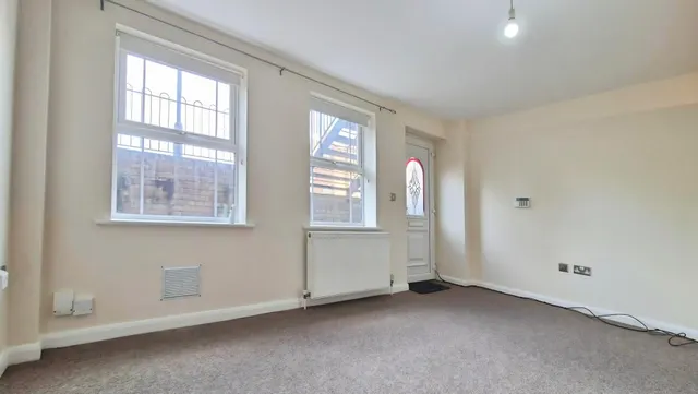 Photo 2 — 151-157 Victoria Street, Dunstable, LU6