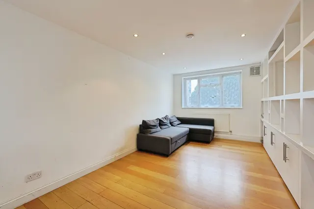 Photo 3 — Farnhurst House, Blondel Street, London, SW11
