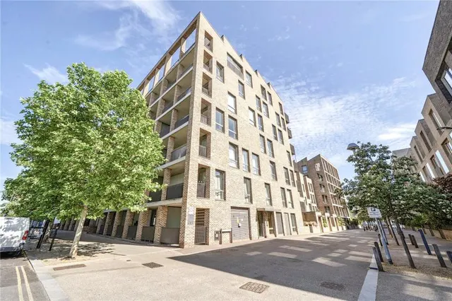 Boaters Avenue, Brentford, TW8, photo 1