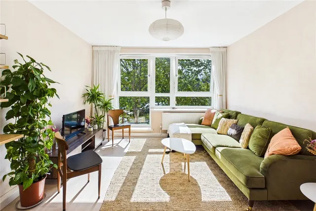 Lanercost Close, London, SW2, photo 1