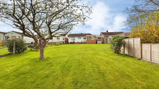 Photo 2 — Leighton Park North, Westbury
