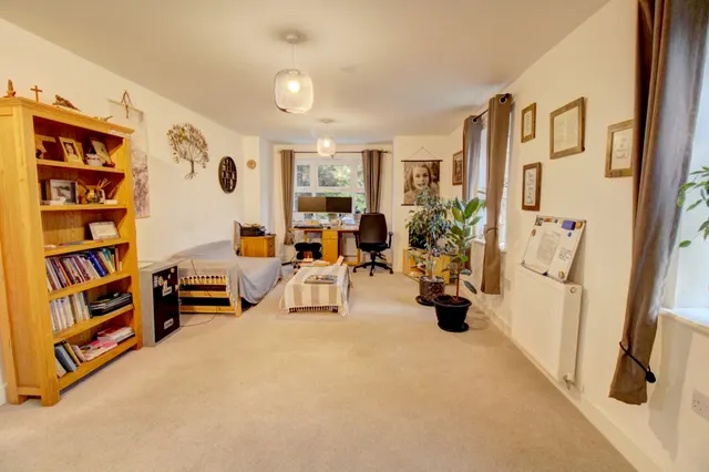 Timms Close, Horsham, RH12, photo 2