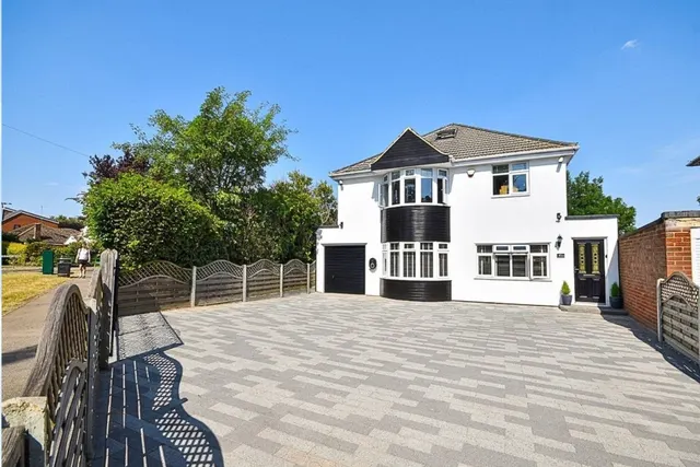 Booth Lane North, Northampton, NN3 6JH, photo 1