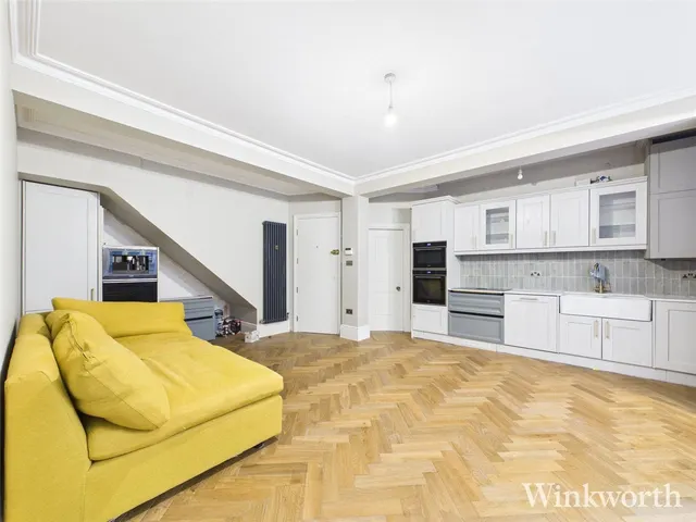Birch Grove, London, W3, photo 1