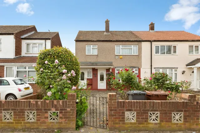 Chelmer Crescent, Barking, IG11, photo 1