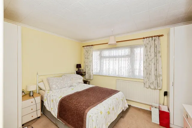 Photo 3 — Chelmer Crescent, Barking, IG11
