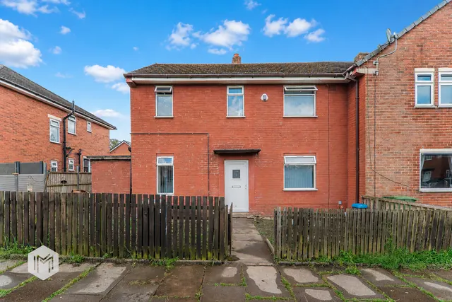 Eastham Avenue, Bury, BL9 5HL, photo 1