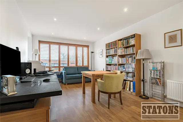 Photo 3 — Ebony Crescent, Barnet, EN4 8FN