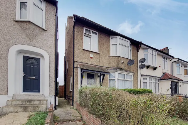Greenford Avenue, London, W7 3DA, photo 1