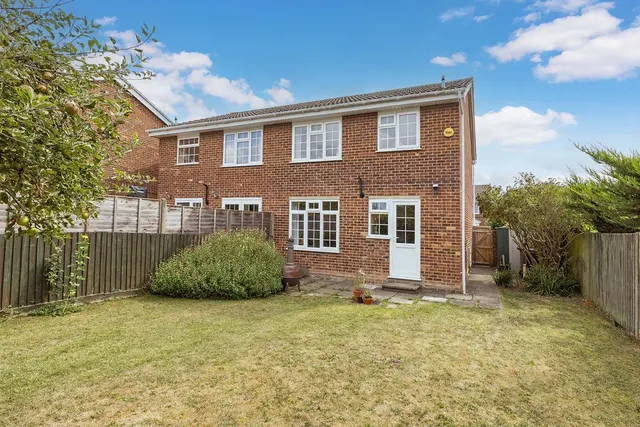 Photo 2 — Brompton Drive, Cranbrook Drive, Maidenhead, Berkshire