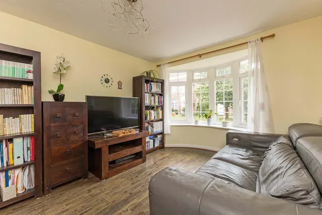 Photo 3 — Brompton Drive, Cranbrook Drive, Maidenhead, Berkshire