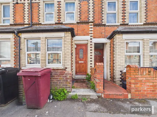 Pitcroft Avenue, Reading, RG6, photo 1