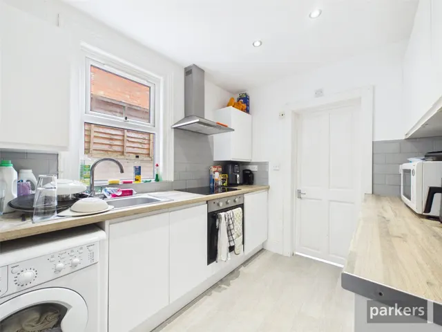 Pitcroft Avenue, Reading, RG6, photo 3