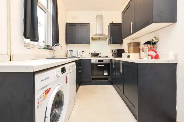 Beakes Road, Smethwick, B67, photo 3