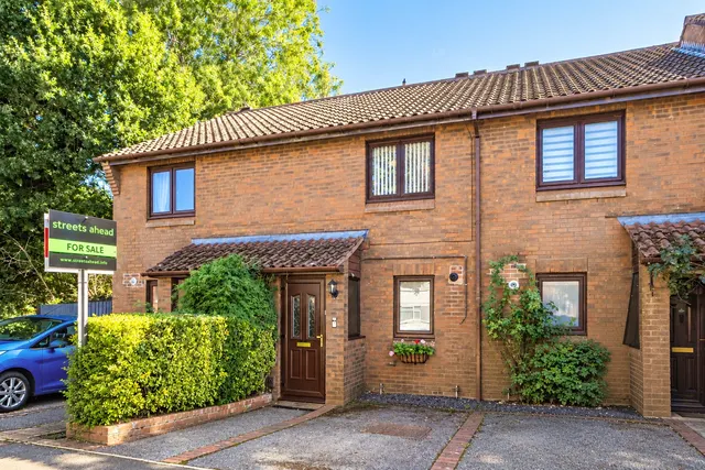2 bedroom house, Goodenough Way, Coulsdon, CR5