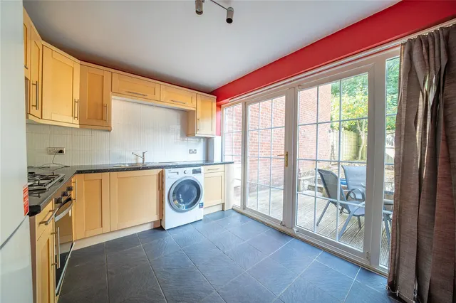 Allerton Grange Croft, Leeds, LS8, photo 3