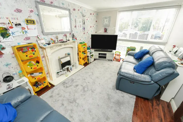 Simmons Drive, Quinton, B32, photo 3
