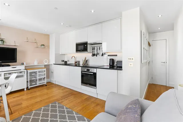 Sutton Court Road, Sutton, SM1, photo 2