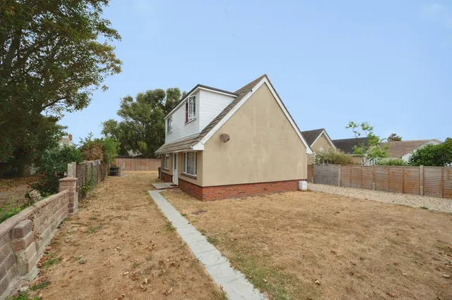 Eastoke Avenue, Hayling Island, PO11, photo 1