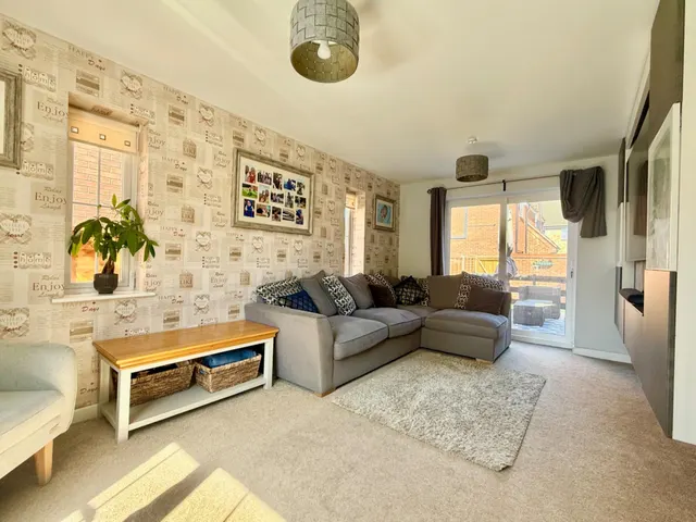 Bluebell Walk, Witham St Hughs, LN6, photo 2