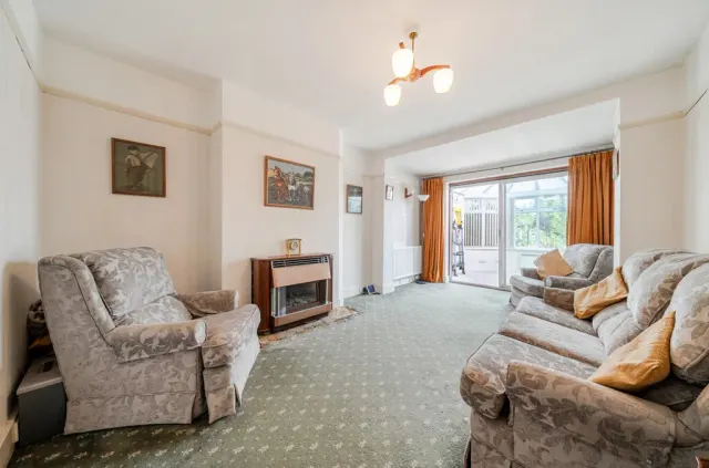 Photo 3 — Pinewood Avenue, Sidcup, DA15 8BD